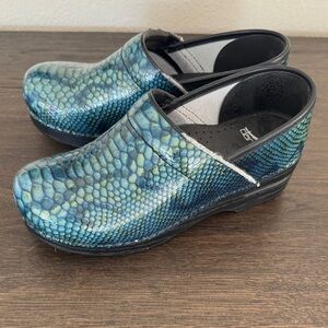 Dansko Patent Iridescent Blue and Green Clogs 7.5 (EU 38)